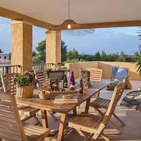 Palmier De 3 Piscine Commune Chauffee Καλβί