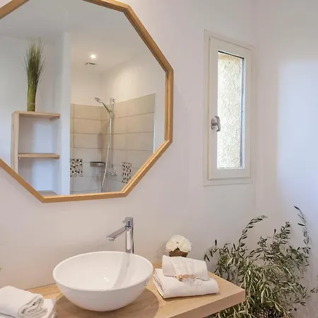 Palmier De 3 Piscine Commune Chauffee Καλβί